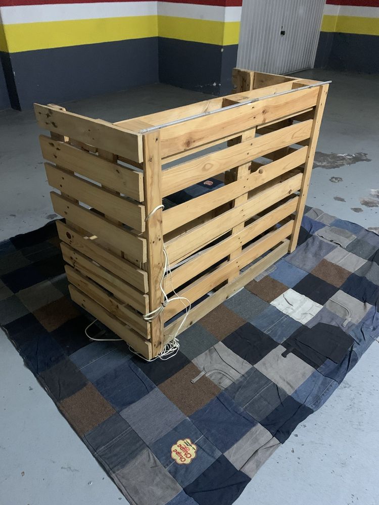 Bar ou mesa feito de paletes com led como ikea ou area