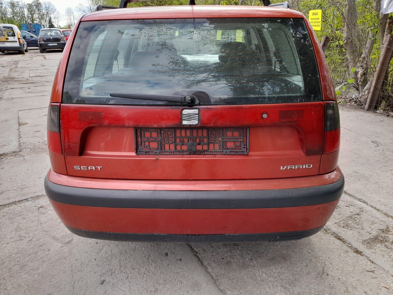 Seat Cordoba Vario 1999r. 1.6 benzyna 55KW/74KM maska przòd 239/24