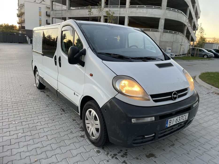 Opel Vivaro long 6 osób 1.9 cdti cena brutto