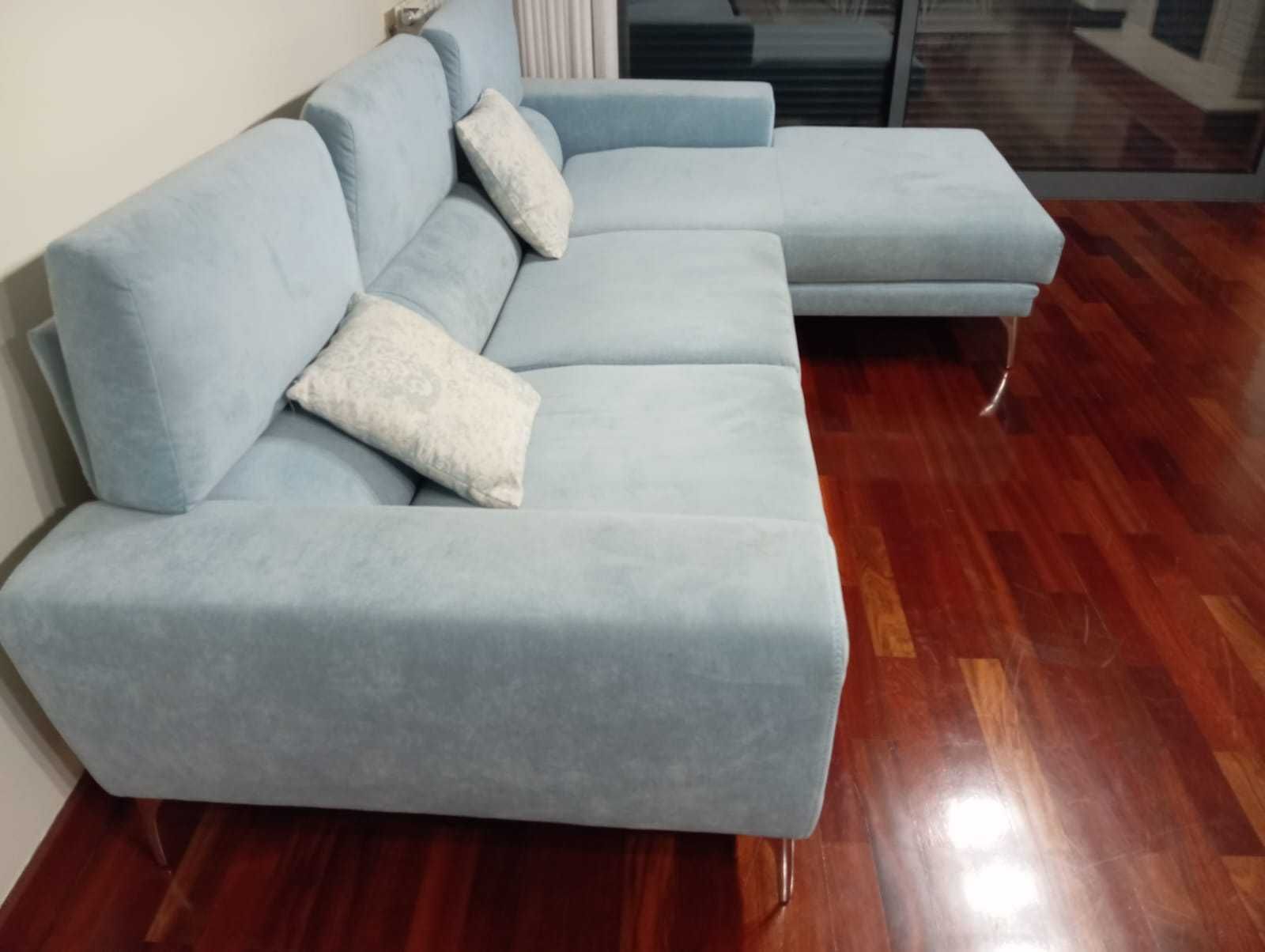 sofa em tecido e pes em inox
