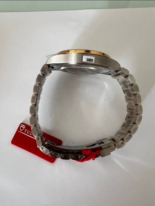 Tudor Style ref. 12713 — novo com etiquetas e caixa.