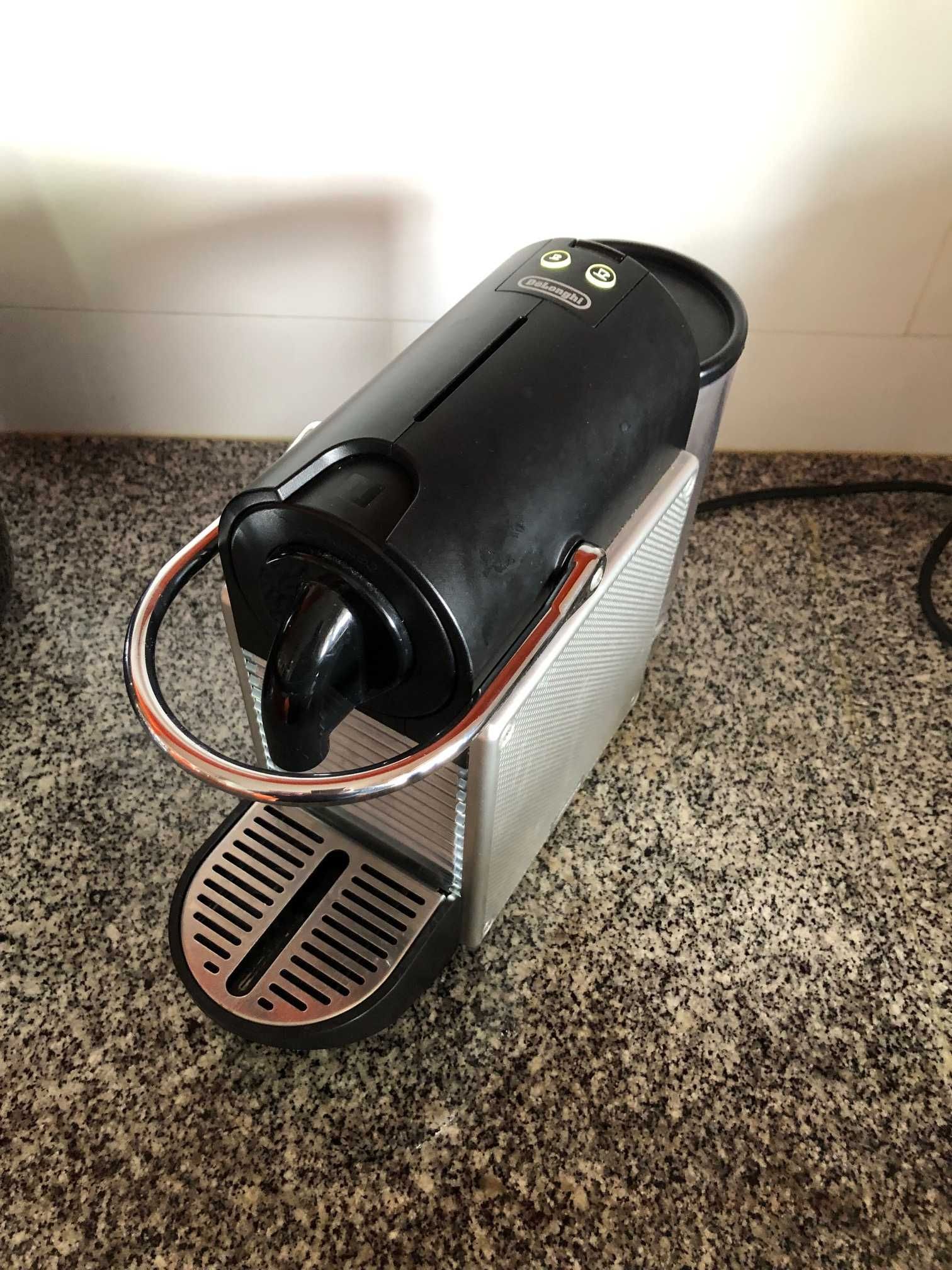 Máquinas de café Krups e Delonghi Nespresso para peças