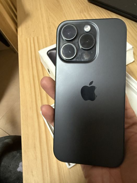 Vendo iphone 15 pro tela quebrada para recuoeracao ou rerirada de peca