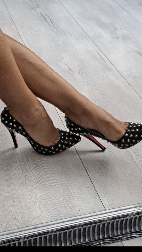 Szpilki Christian  Louboutin  39 Nowe