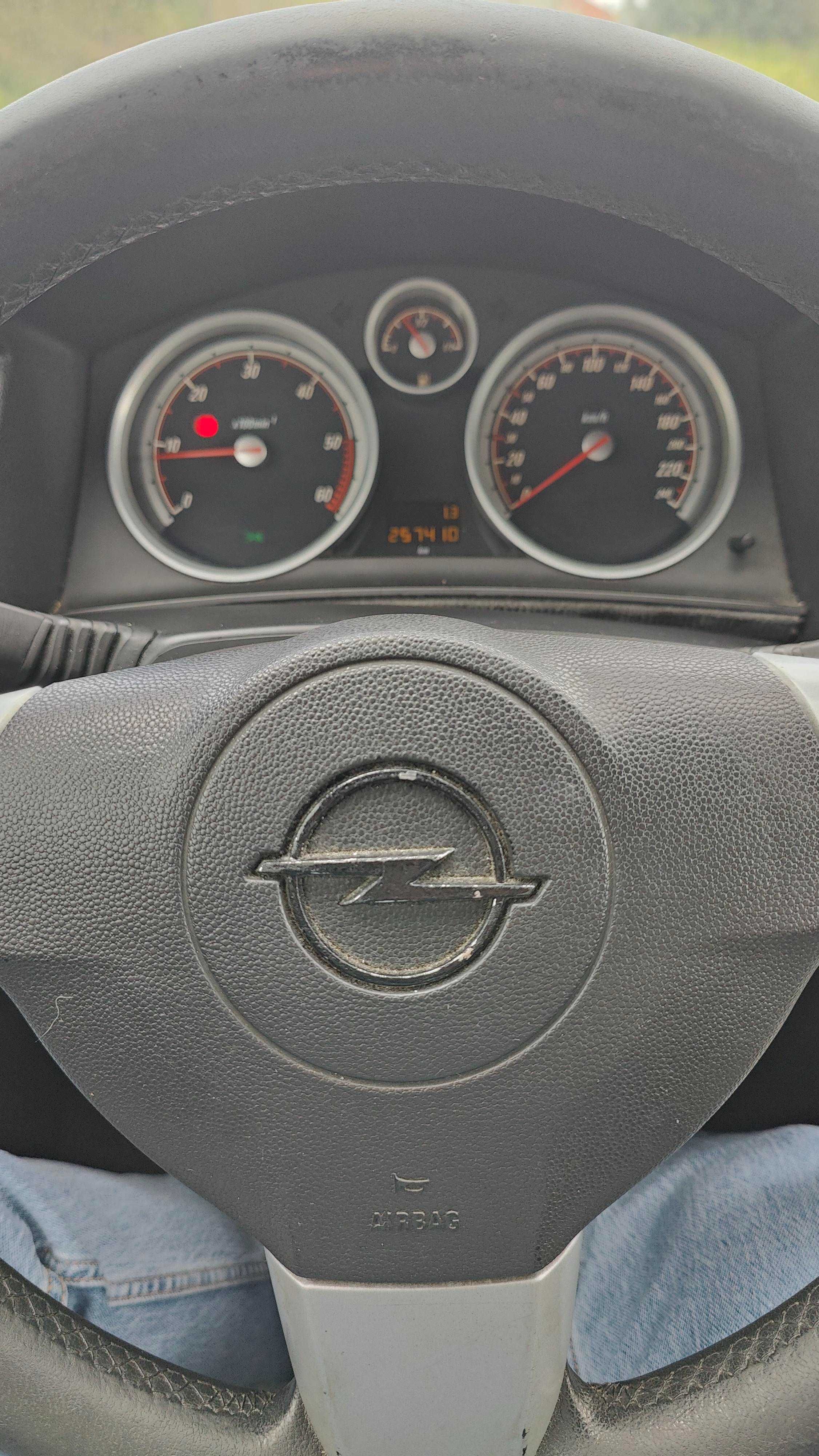 Opel Astra GTC 1.3