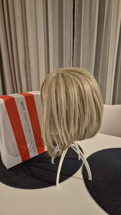 Profesjonalna peruka z włókna sztucznego