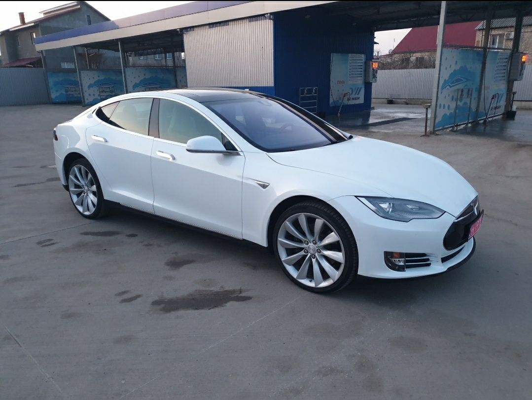 Tesla Model S 85D 4WD 2015 Белая! Новая!