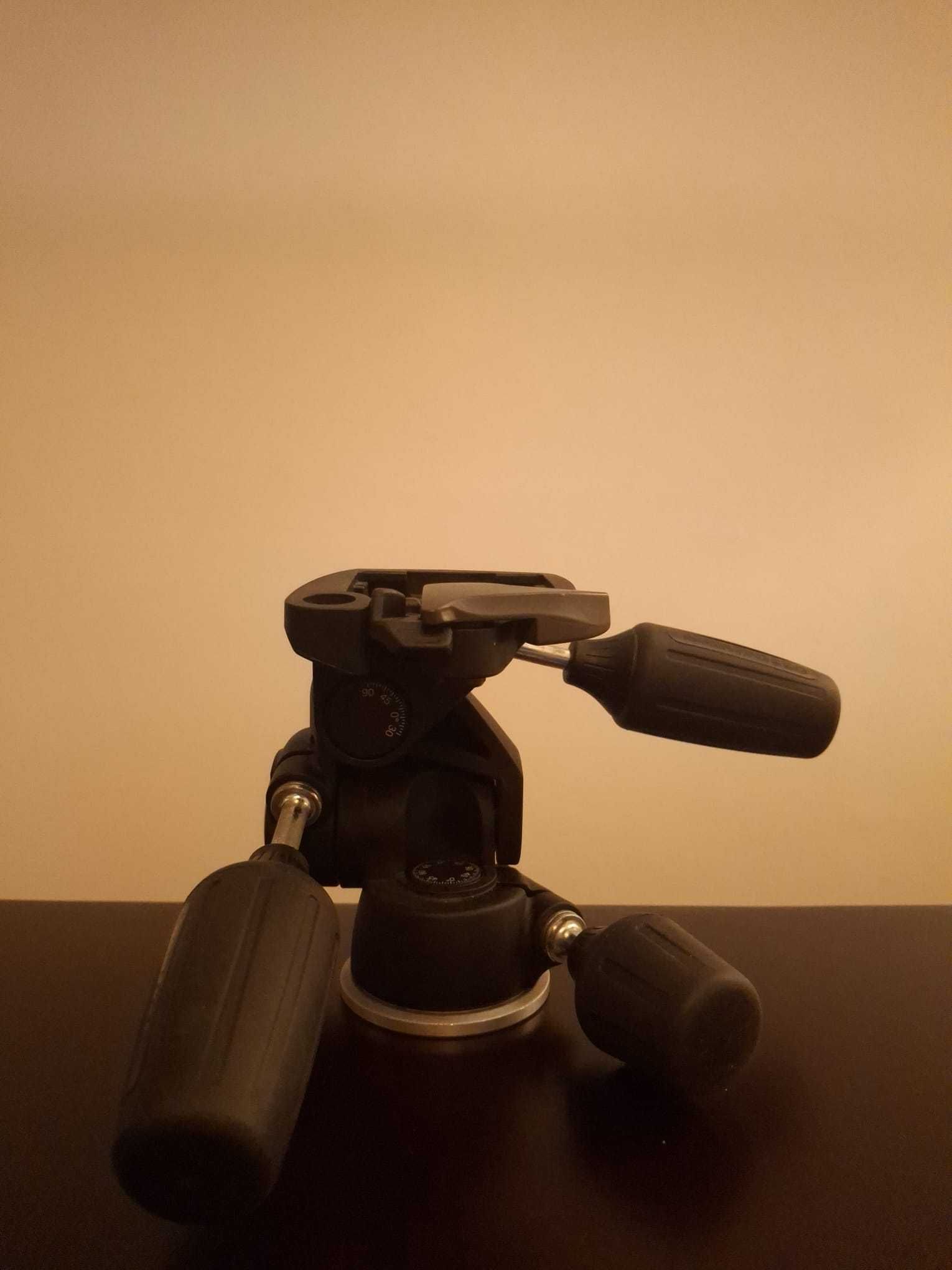 Cabeça marca Manfrotto modelo 804RC2.