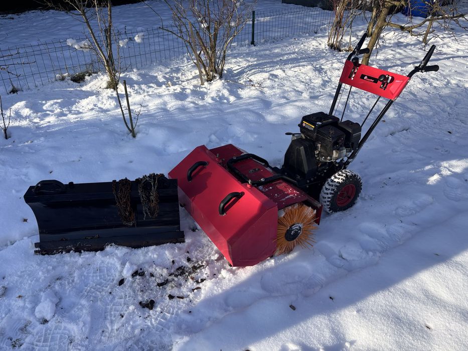 Zamiatarka z pojemnikiem odsniezarka  + pług KnappWulg Made in Germany