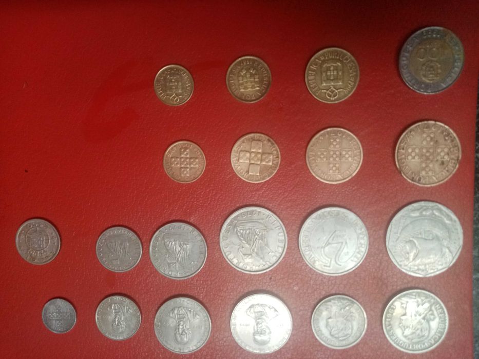 Lote de moedas para colecionar.