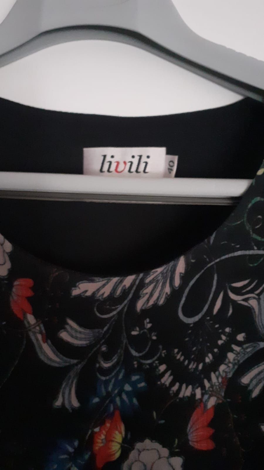 Zwiewna sukienka w kwiaty Livili
