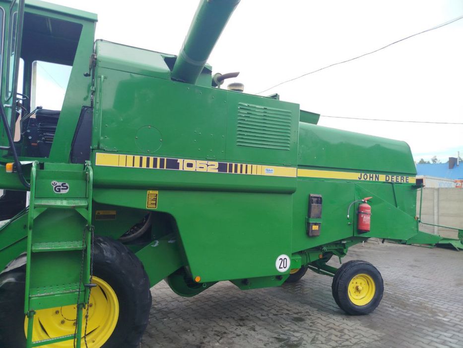 Комбайн зернозбиральний John Deere 1052, 1055