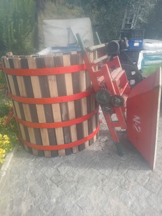 Espremedor e Ralador Uvas