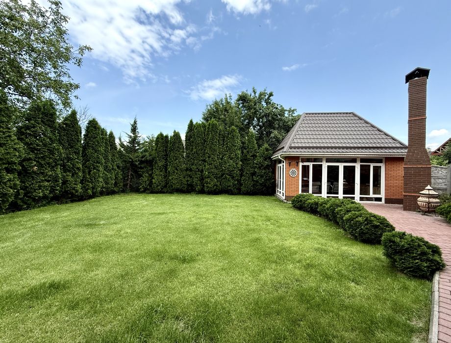 Будинок у нагірній частині міста, район ресторану «Armenia»