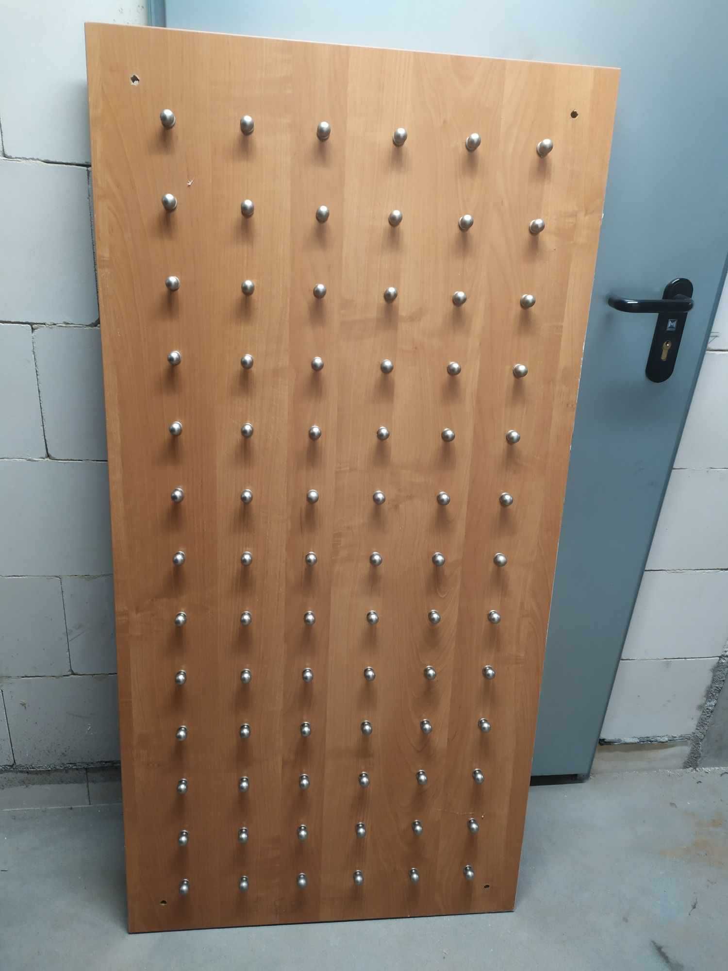 ciekawy wieszak 70x140 z dużą ilością haczyków (76 sztuk), stan bdb