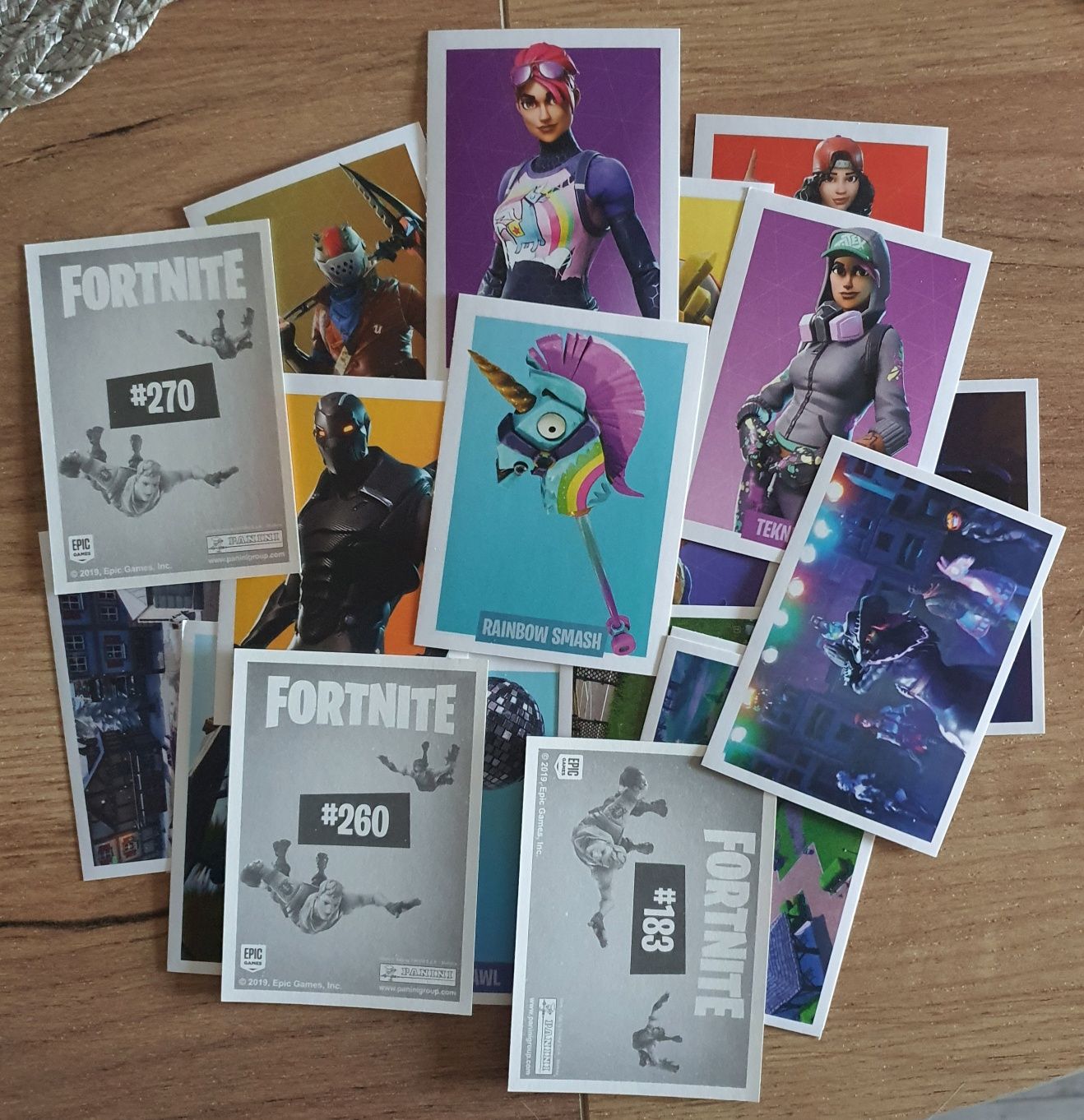 25 losowych naklejek do albumu Fortnite (Panini)