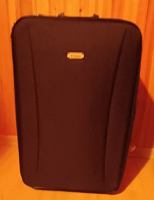 Viagem - Mala MÉDIA, sem puxador extensível