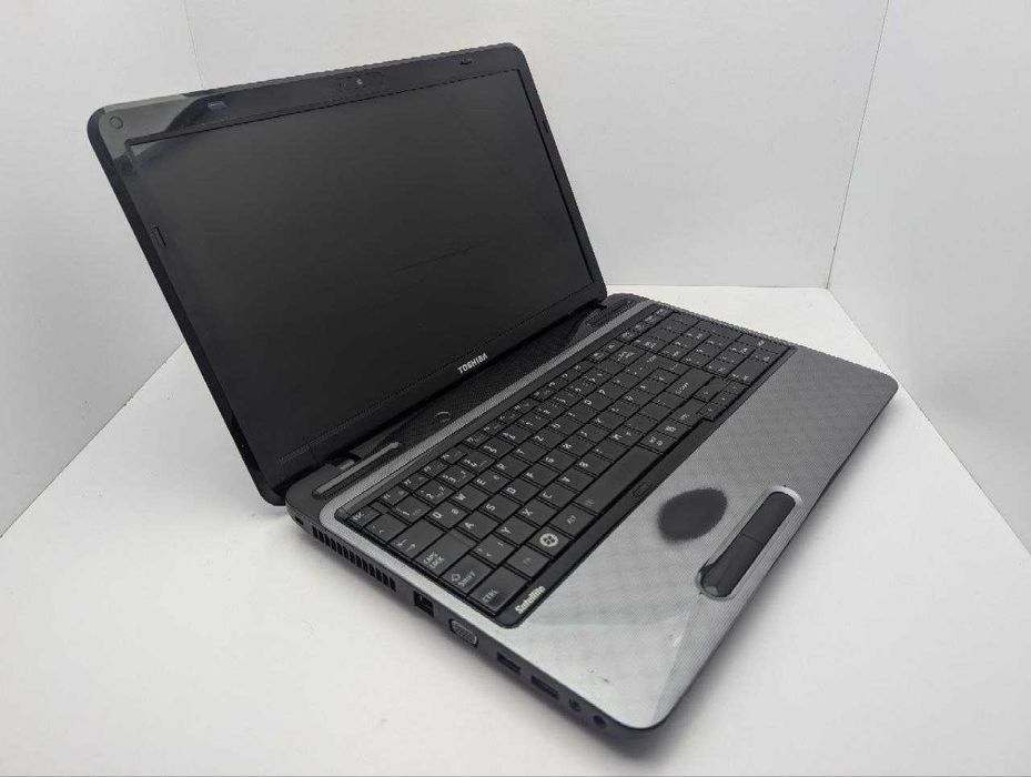 Toshiba L750 Intel i5-2430M Ram:6gb HDD:500gb nVIDIA 520M 1gb 15.6''