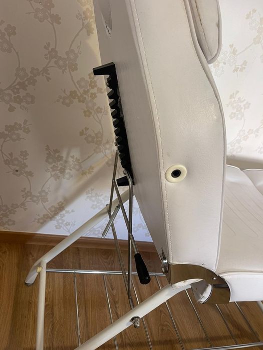 Marquesa estética com cadeira ajustável