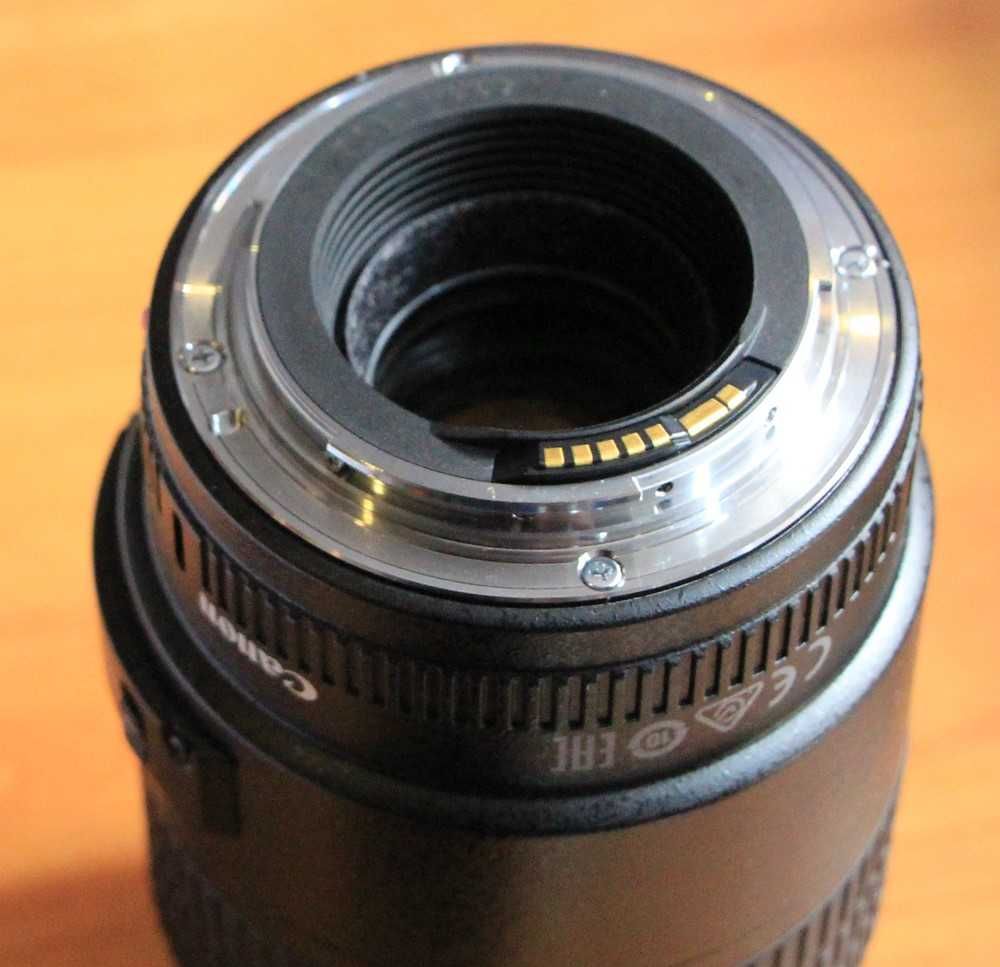 Canon EF 100mm f2.8 USM macro