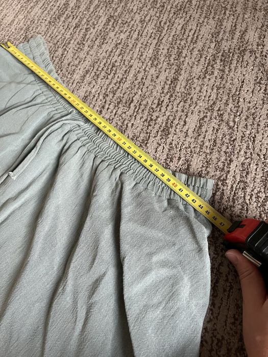 Спідниця мʼятного кольору розміру міні, розкльошонна спідниця з оборка