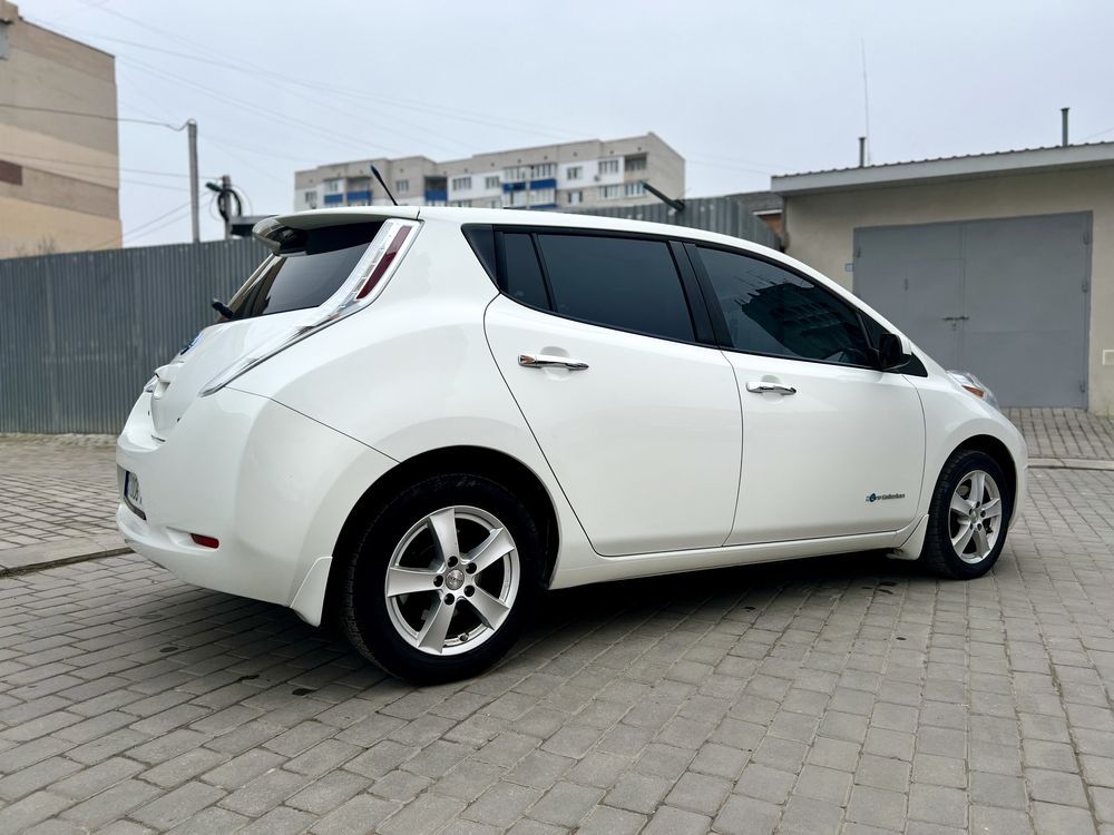 Nissan Leaf рідна фарба 11/12 батарея