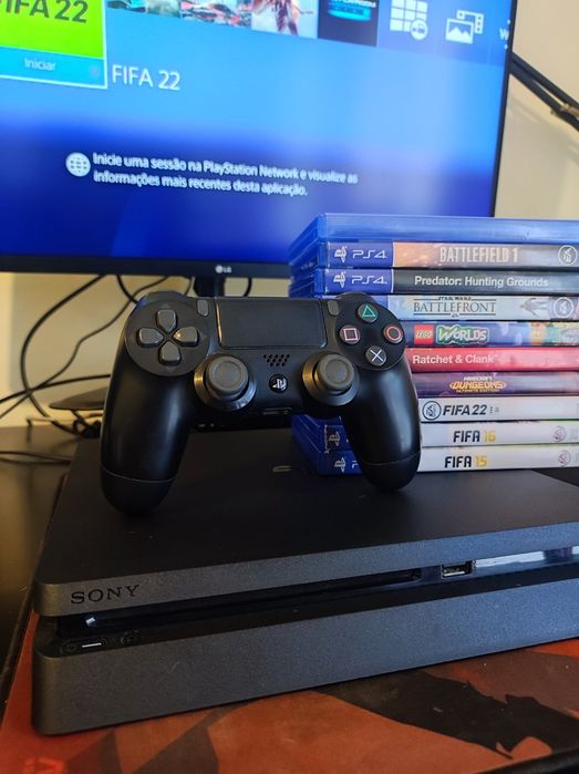 PS4 + comando e 3 jogos