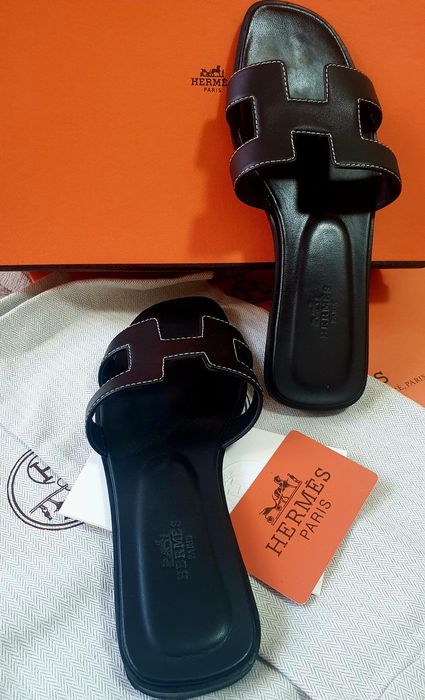 Шльопанці на 35 розмір чорні жіночі