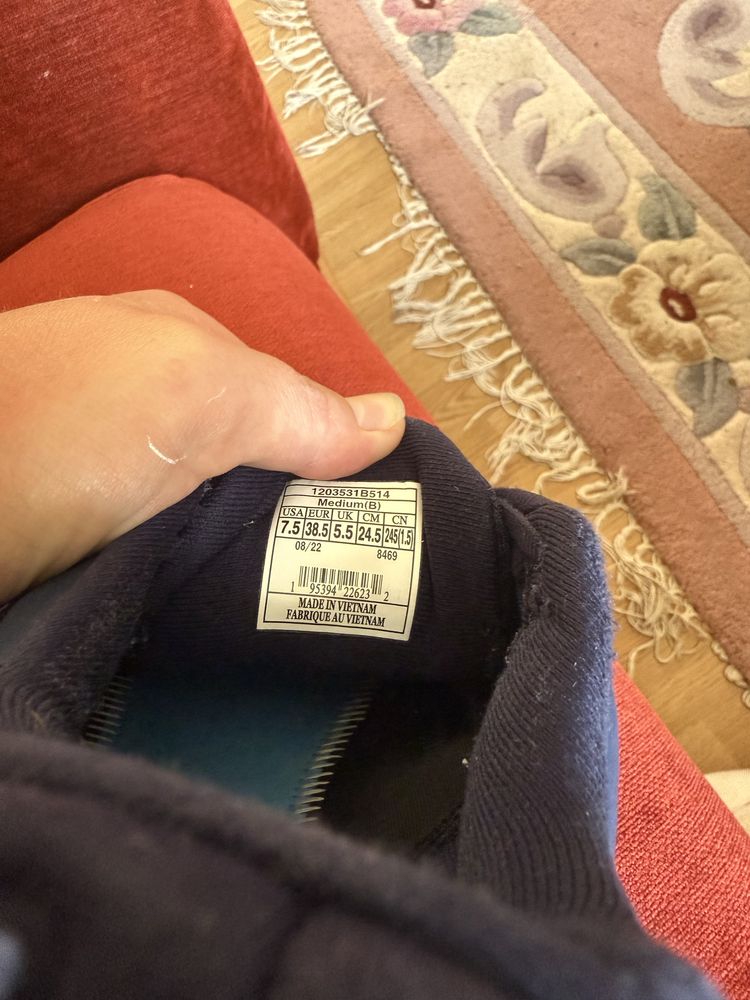 Кросівки жіночі Brooks