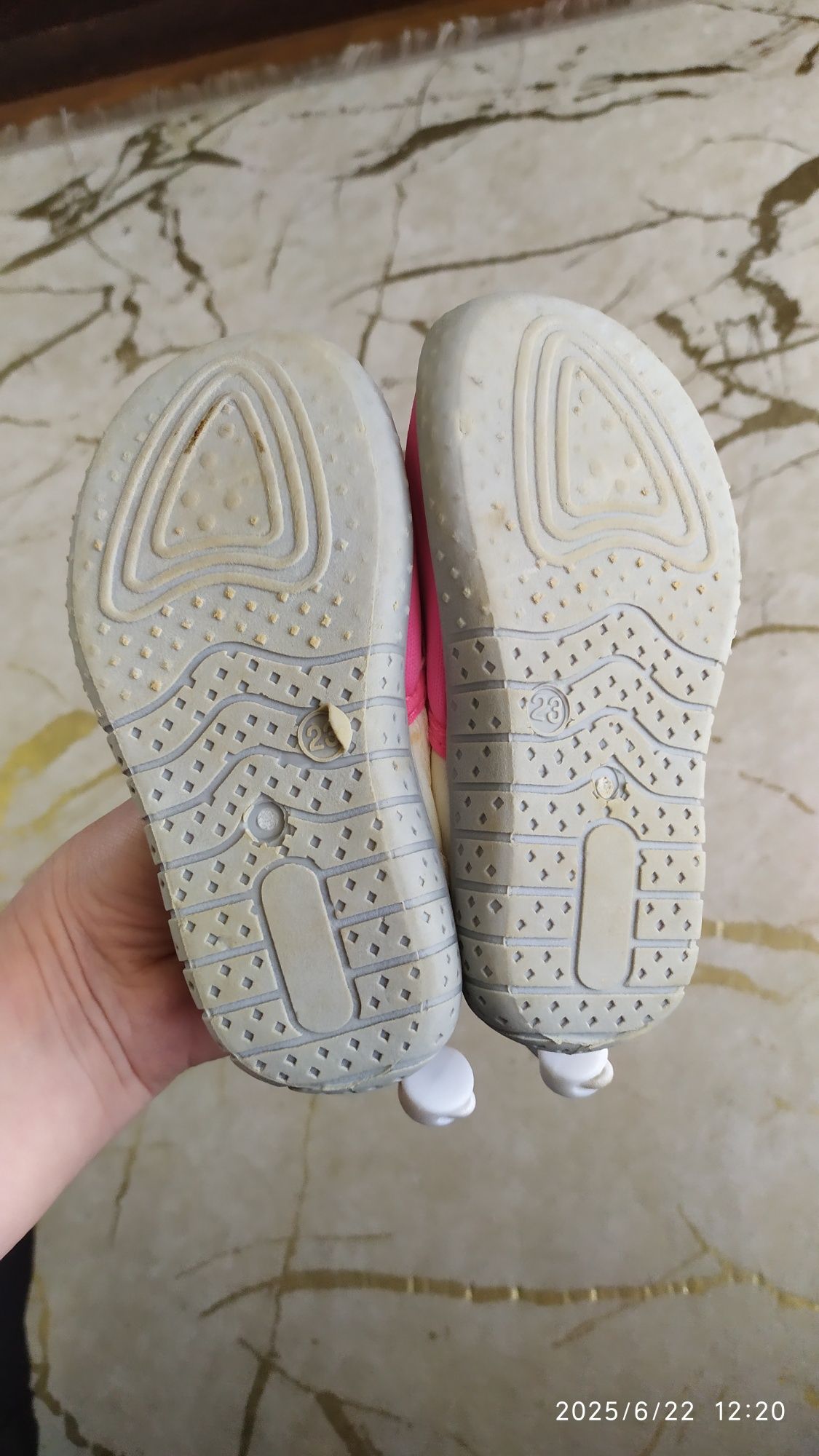 Buty do wody biało-różowe dla dziewczynki Blue Fin, r. 23