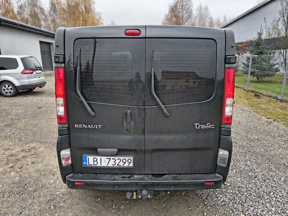 Renault Trafic II 2.0 dCi long 9.os Black Edition
