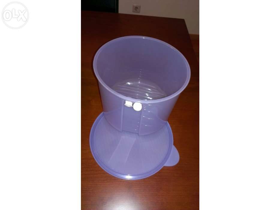 tupperware novo fresquinha redonda e alta,capacidade mais de 2 l.