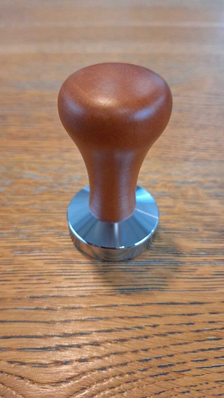 Tamper ubijak do kawy z drewnianą rączką 51 mm stal