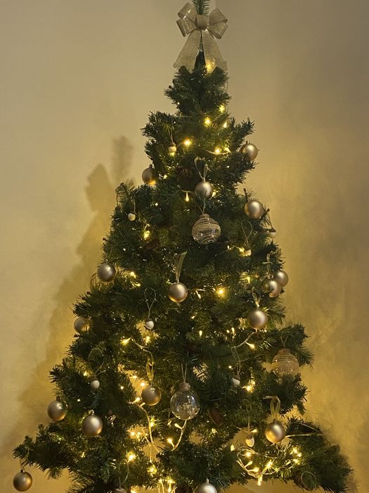 Árvore Natal 180 cm c/ luzes e enfeites