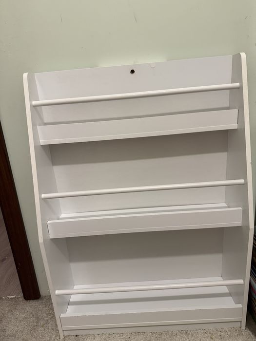 Biblioteczka na ksiazki dla dziecka