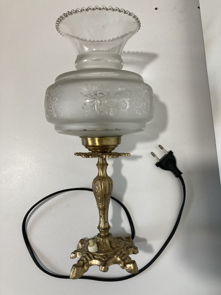 Candeeiro em latão e vidro trabalhado