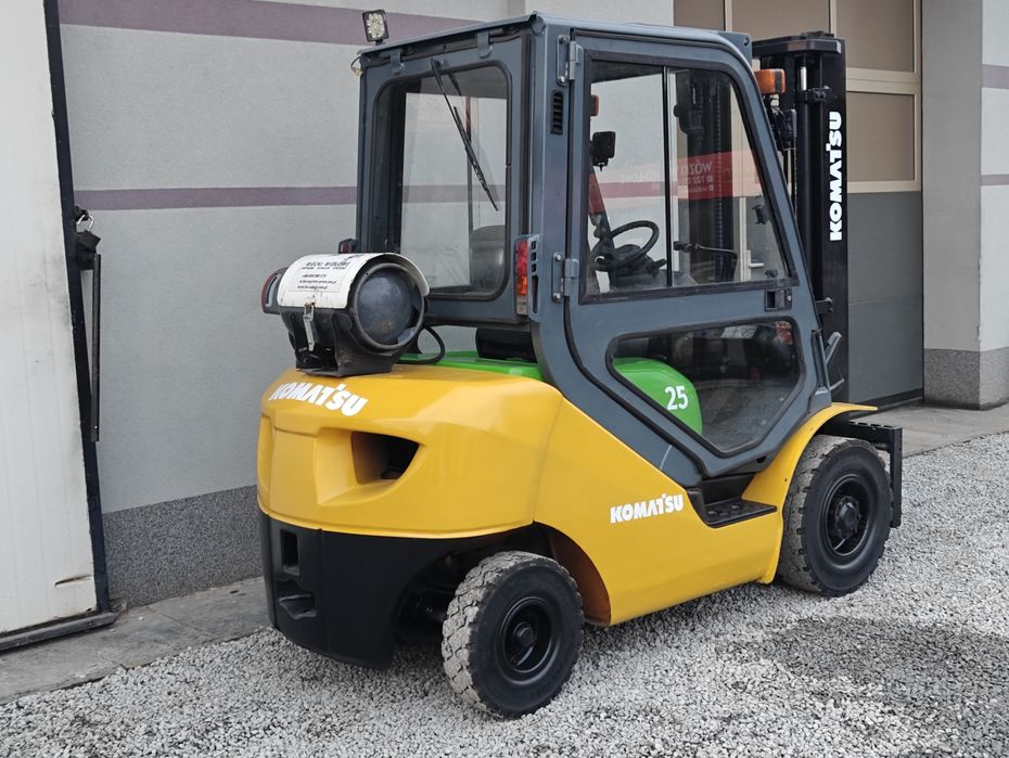 Wózek widłowy Komatsu FG25HT 2.5T Lpg 2007r Kabina Silnik Nissan K21