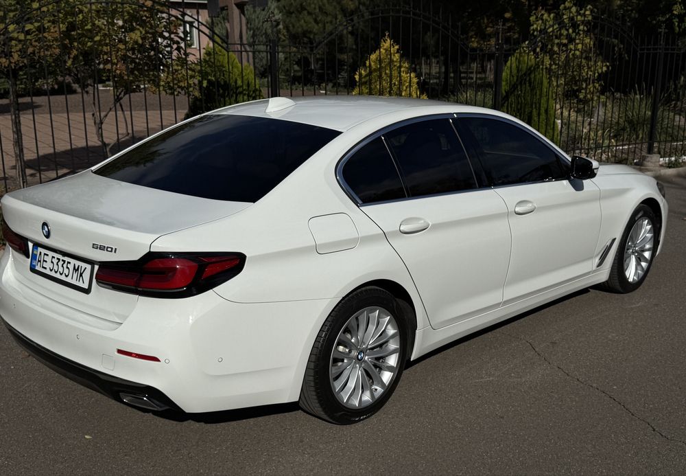 Продам машину Bmw 5 series 2.0 бензин
