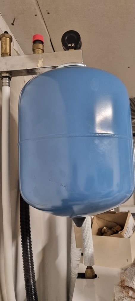 Zbiornik wyrównawczy Refix De 18L  10bar