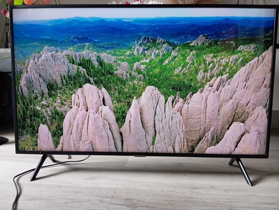 TV 43cale Samsung -UE43RU7102K-4K-HDR,Wi-Fi,Bluetooth,SmarTv Kompletny