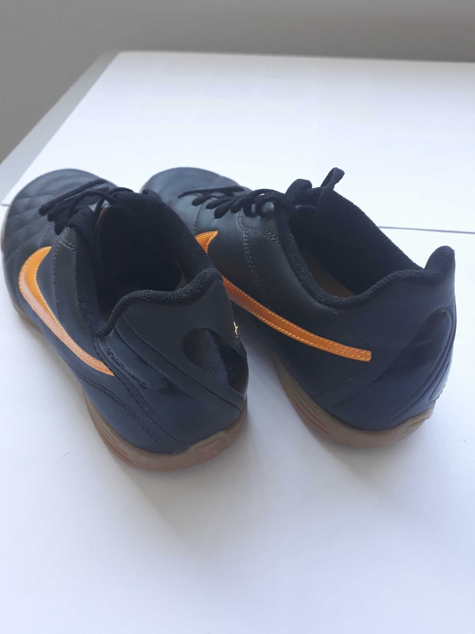 Sapatilhas de Futsal Nike Tiempo Rio n.º 39