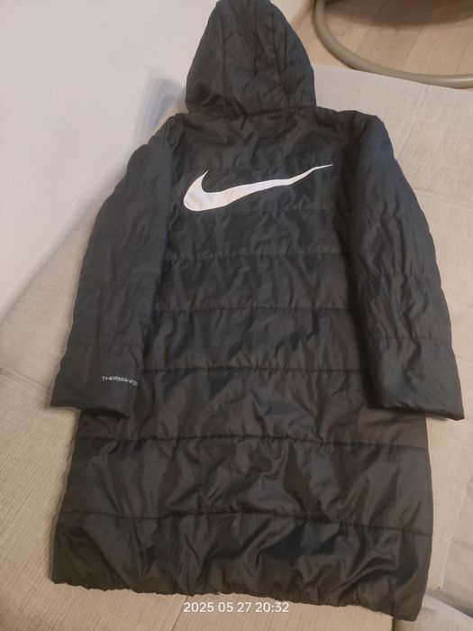 Czarny płaszczyk Nike rozmiar XS