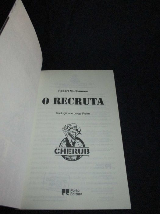 Livro O Recruta Robert Muchamore
