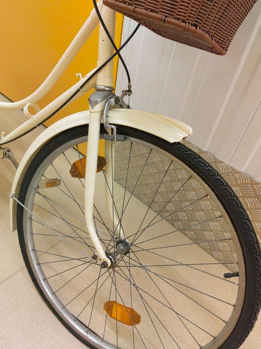 Bicicleta Pasteleira Yé -Yé restaurada