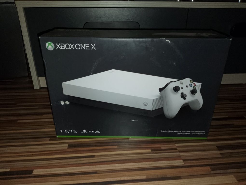 Xbox one X White edition