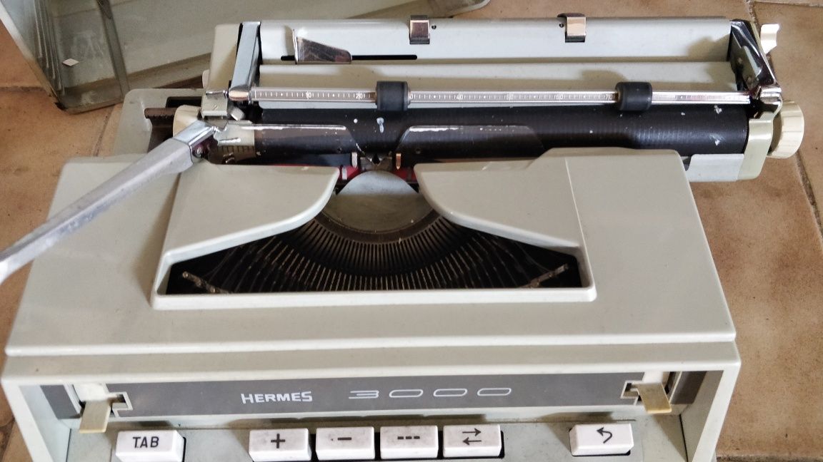 Máquina de escrever HERMES 3000