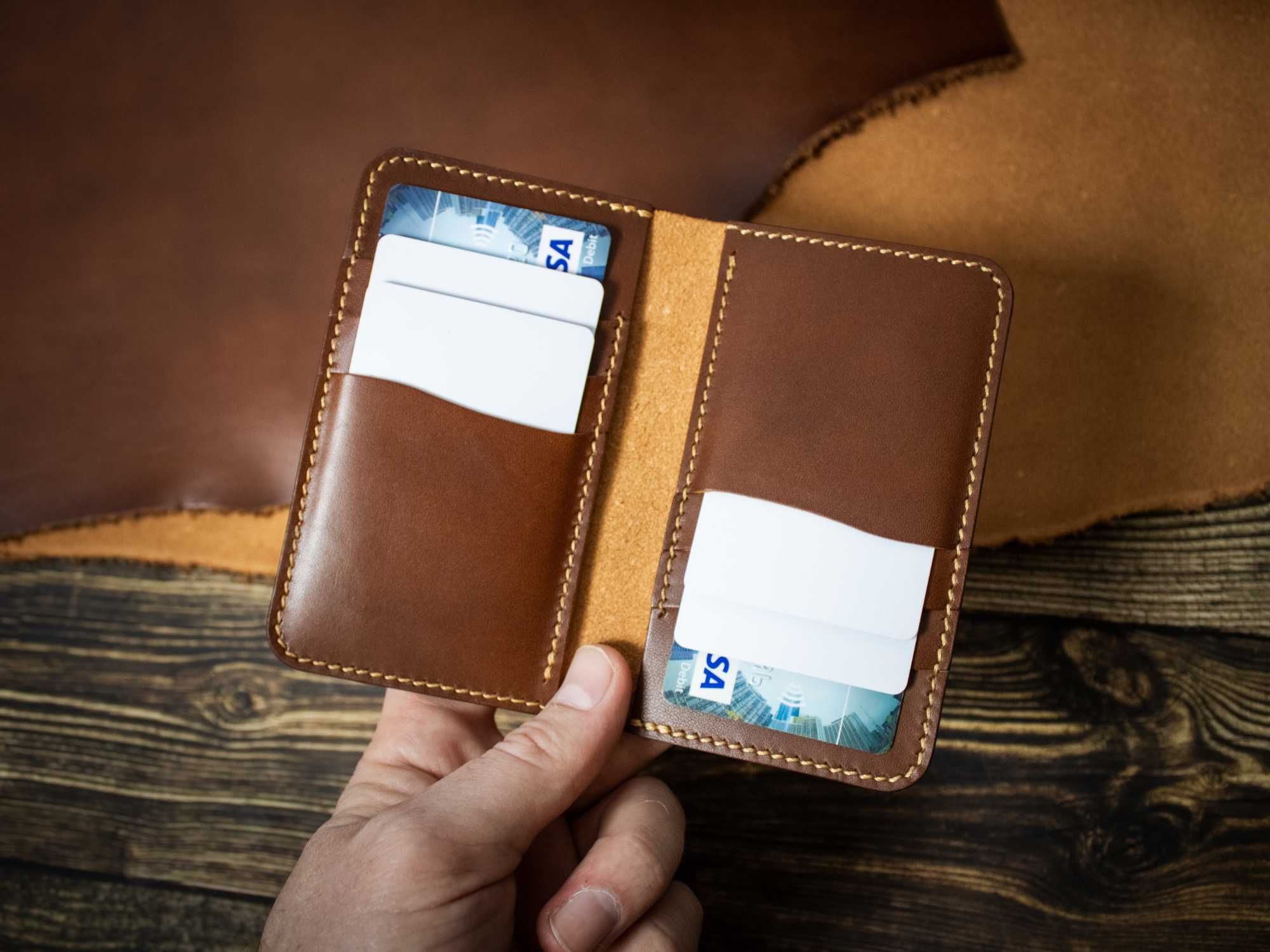 Minimalistyczny skórzany portfel EDC w kolorze brązowym