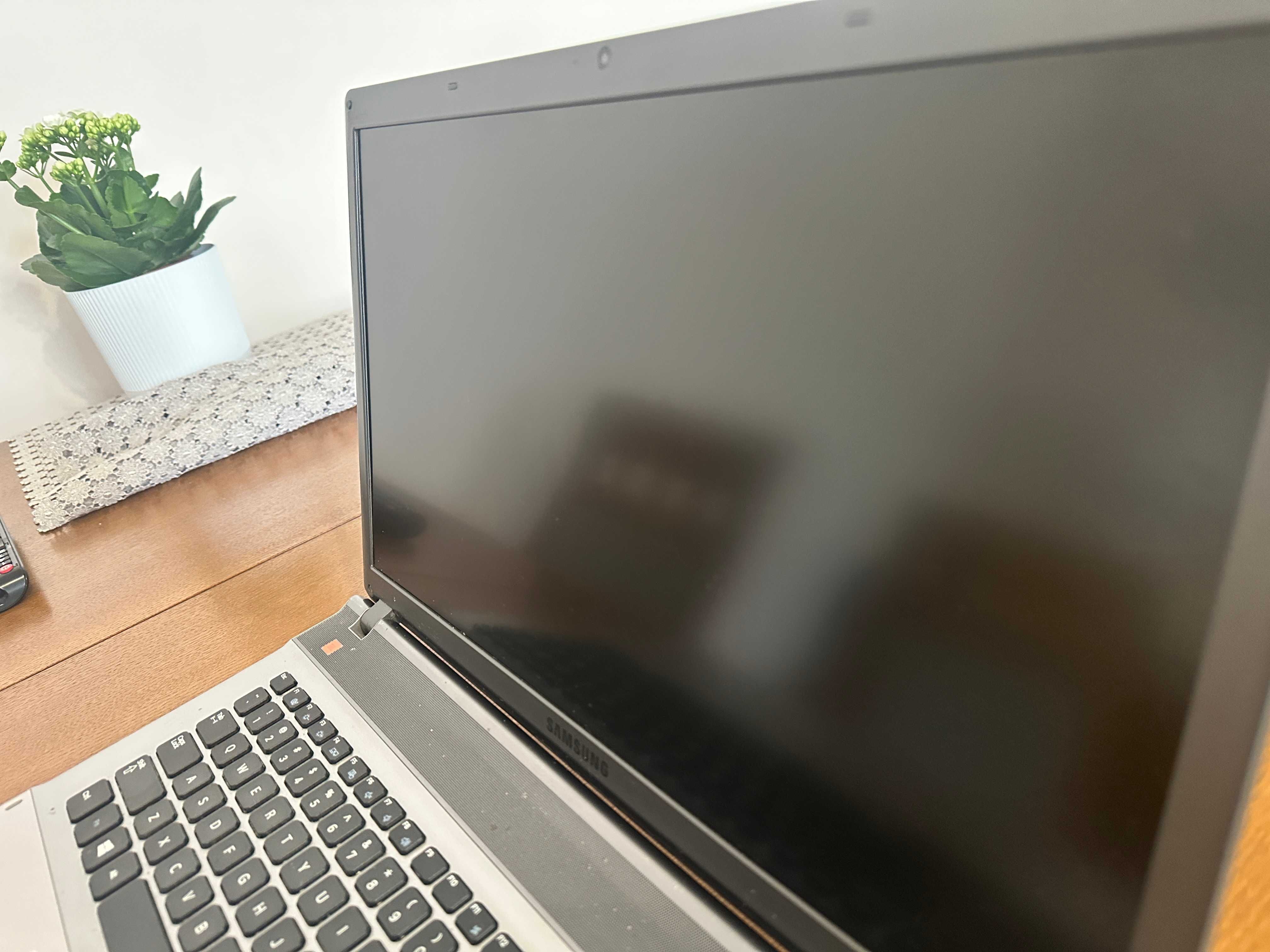 laptop samsung model NP550P7C-S04PL