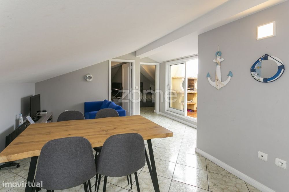 Apartamento de Praia Convertido em Dois T2+1 Com Ent. Independentes
