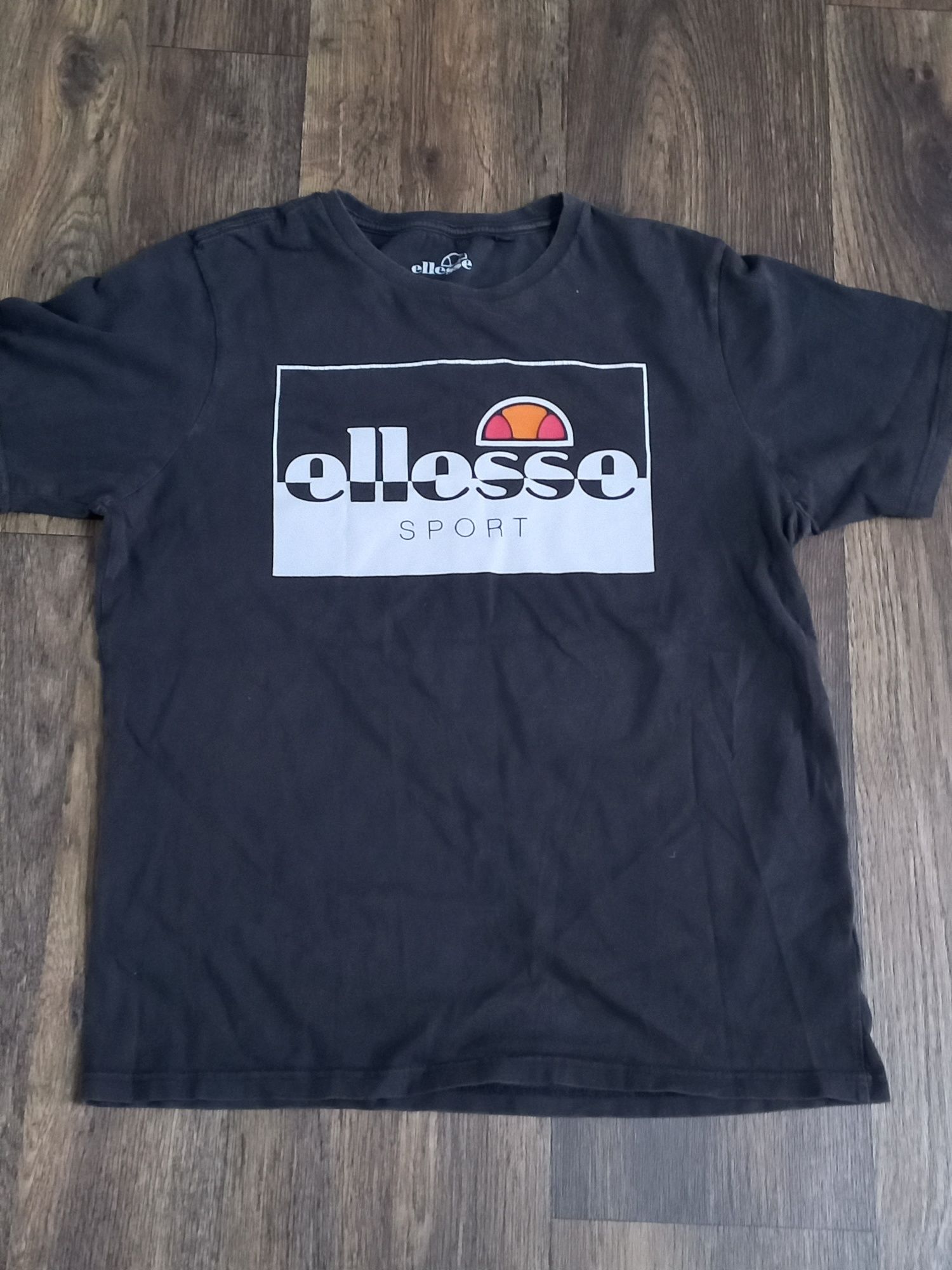 Дуже крута футболка від Ellesse